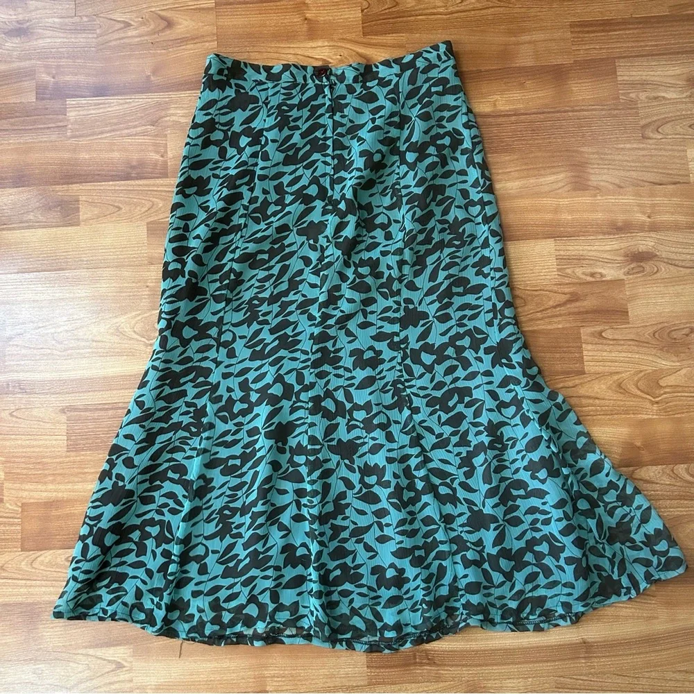Green print skirt and blouse set - size M